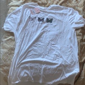 A tee shirt